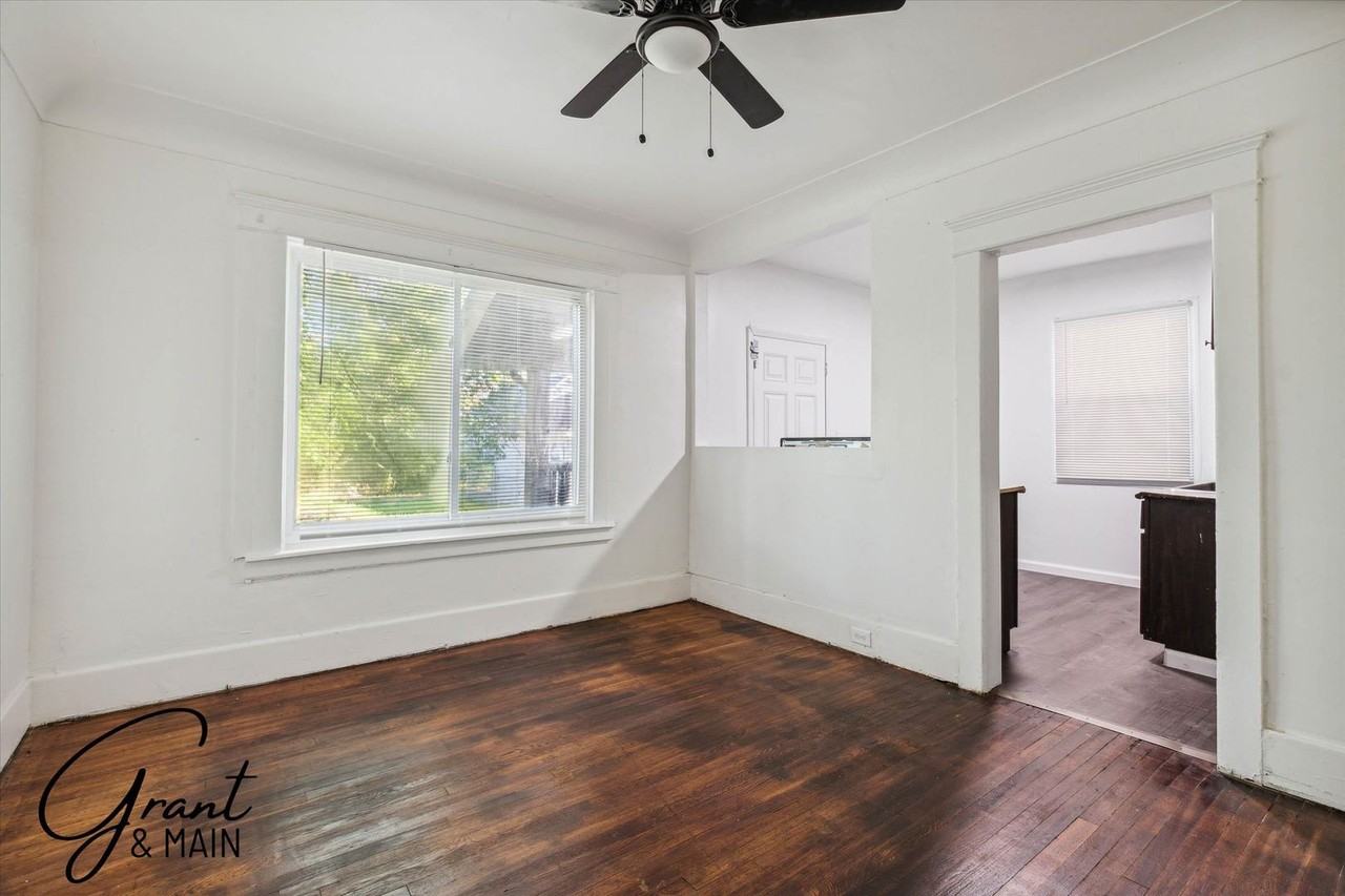 326 Eason St - Photo 6 of 13