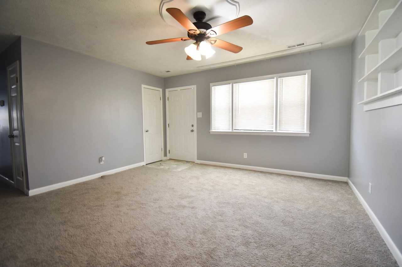 7546 Southgate Rd - Photo 3 of 20