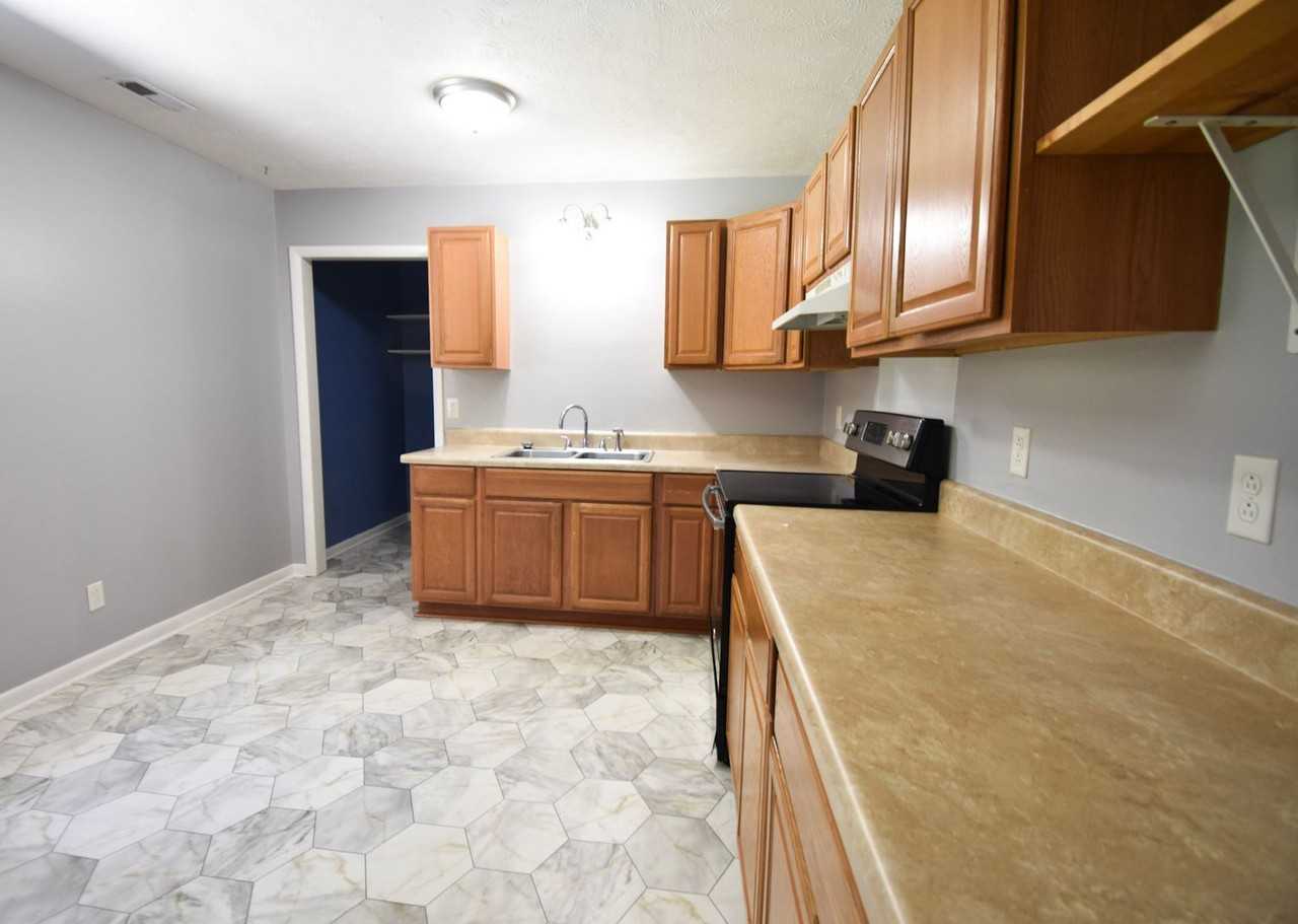 7546 Southgate Rd - Photo 4 of 20