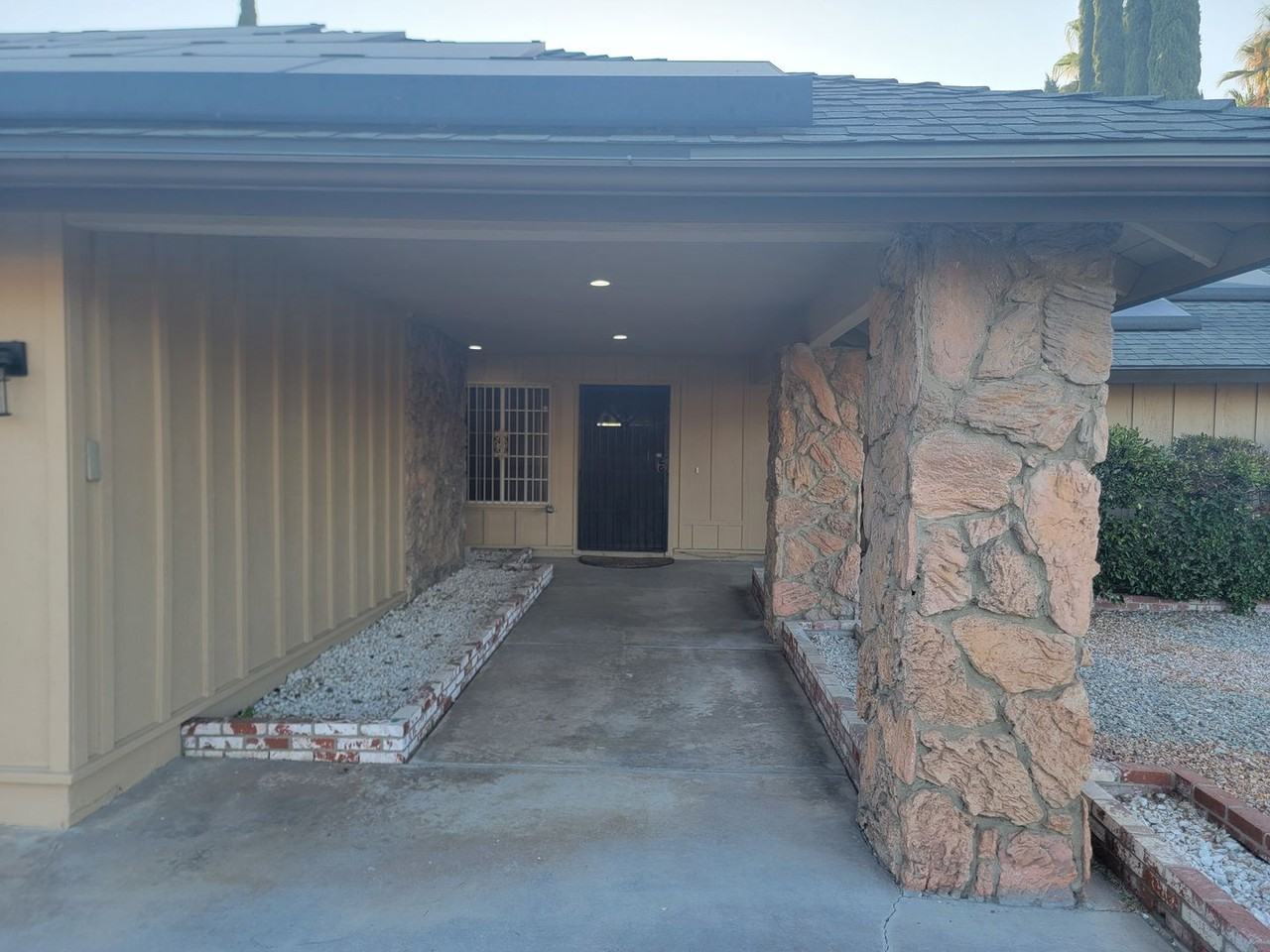 5865 Newcomb St - Photo 2 of 19