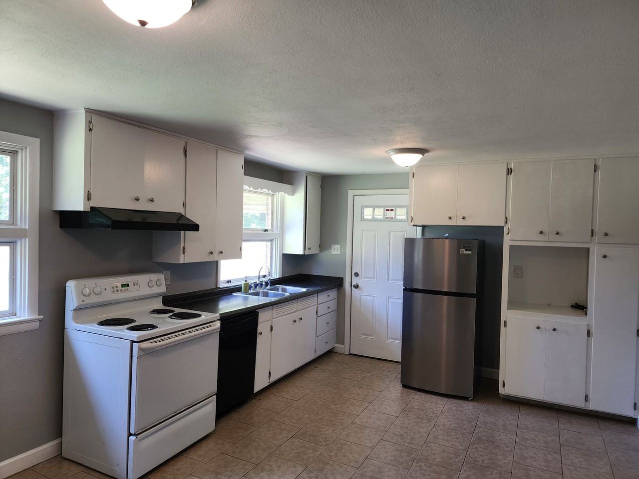 1801 14th St Ne - Photo 3 of 12