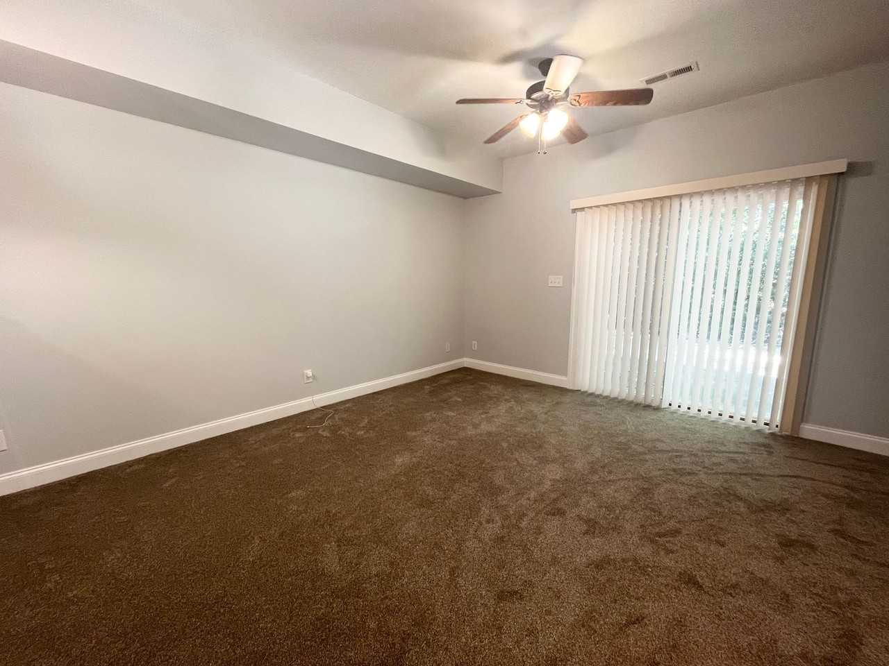 414 Harbor Bay Dr - Photo 2 of 14