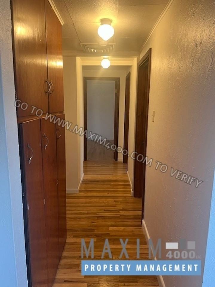 323 North Mulberry Street - Photo 6 of 17