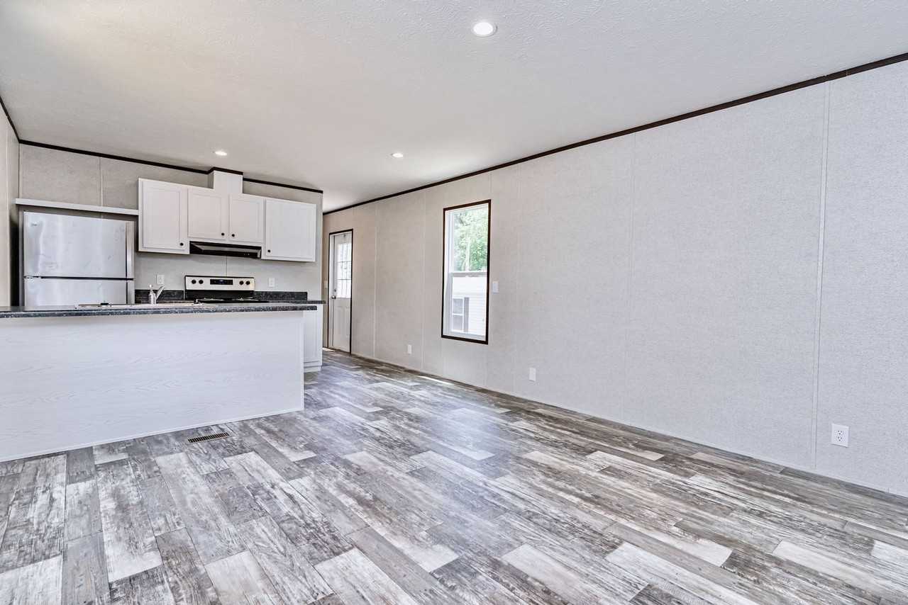 923 W. Lee Road - Photo 5 of 31