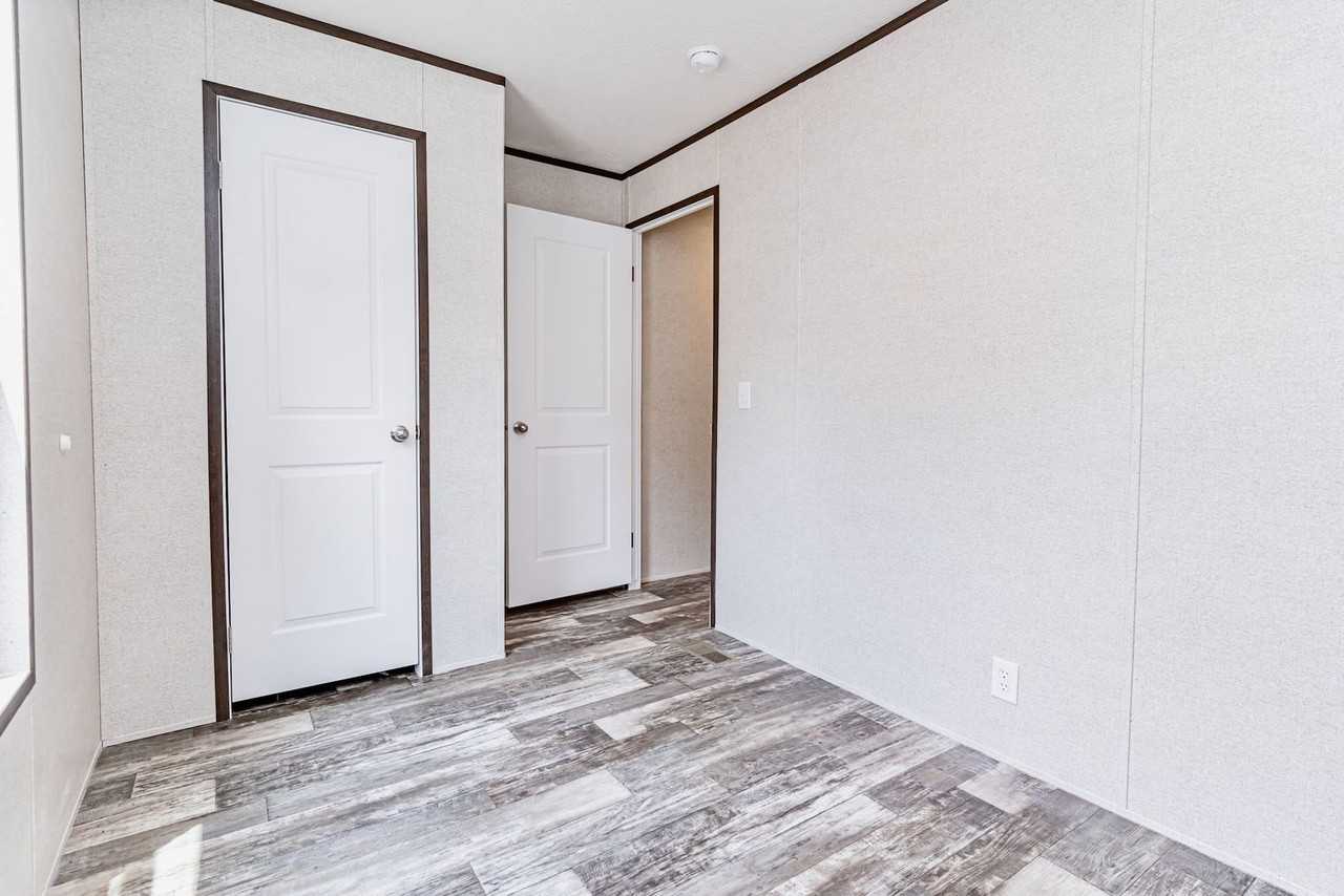 923 W. Lee Road - Photo 6 of 31