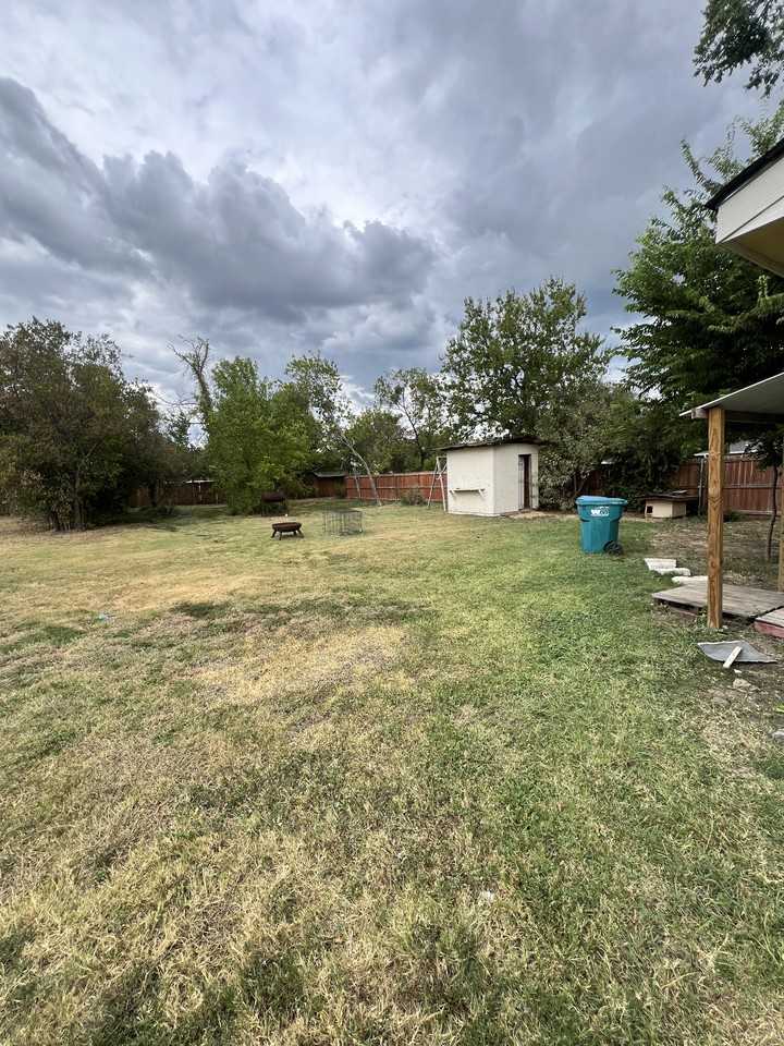 307 E 8th St #NA - Photo 4 of 17