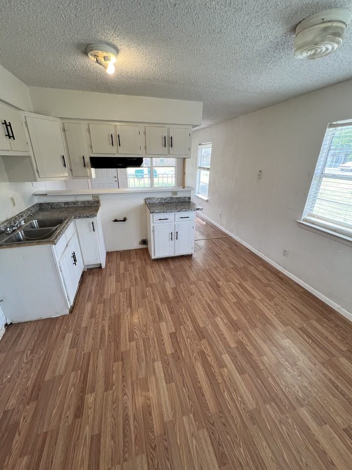 307 E 8th St #NA - Photo 7 of 17