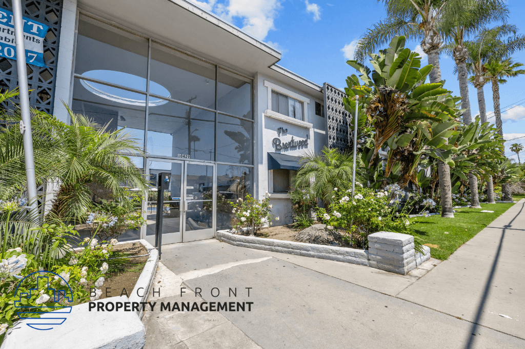 10429 La Reina Ave. - Photo 3 of 25