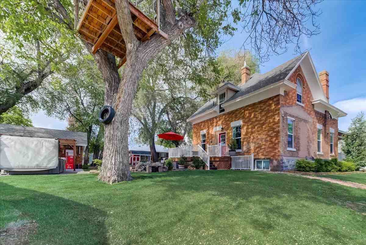 362 S Storrs Ave - Photo 4 of 20