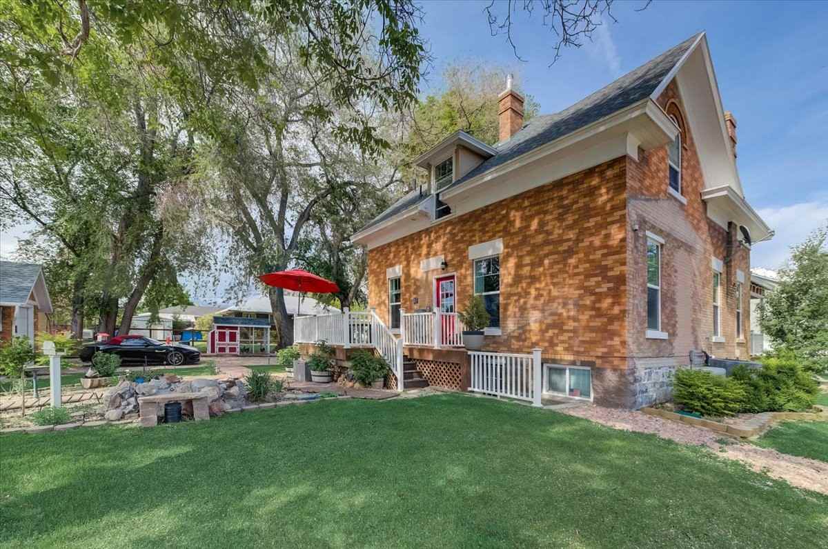 362 S Storrs Ave - Photo 5 of 20