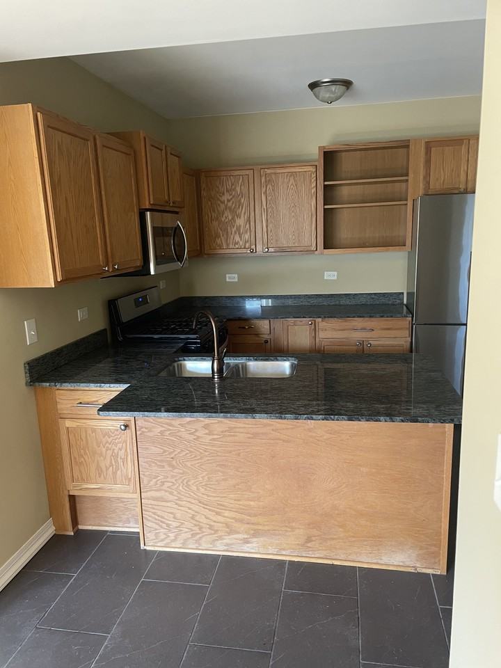 2726 West Lunt Avenue #3E - Photo 6 of 17