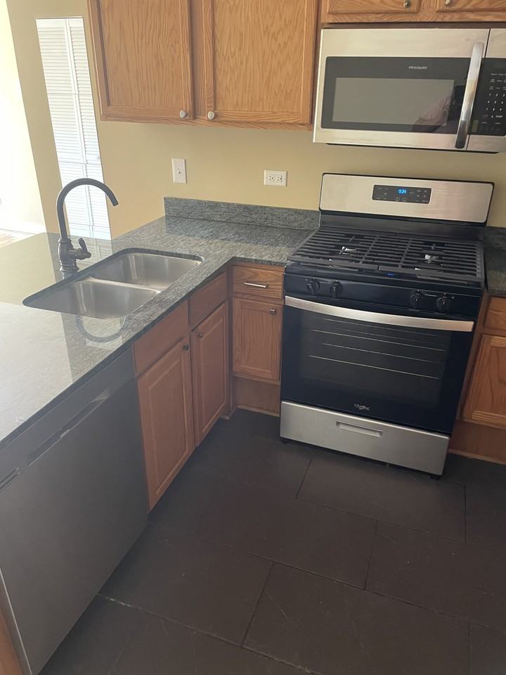 2726 West Lunt Avenue #3E - Photo 7 of 17