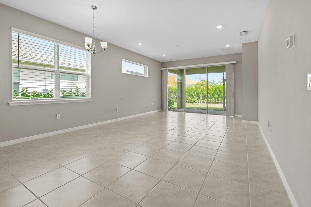 4165 Bloomfield St - Photo 4 of 19