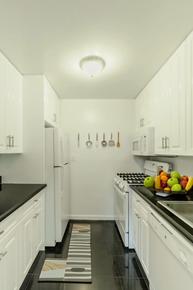 201 E 12th St #204 - Photo 2 of 5