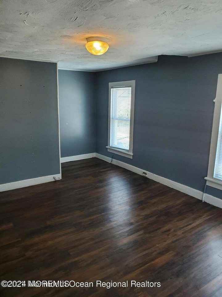 12 Warren Street - Photo 2 of 3