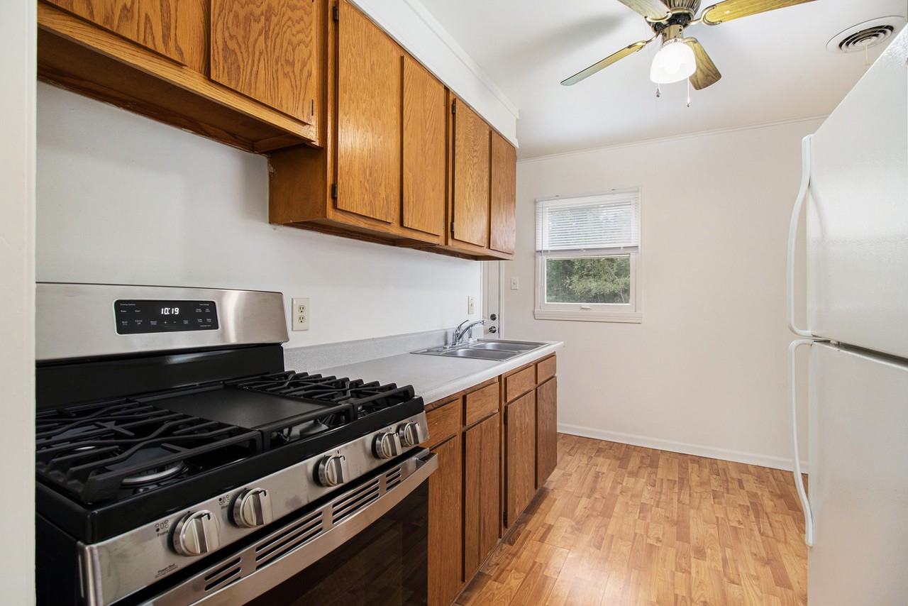 734 Sunnock Ave - Photo 2 of 15