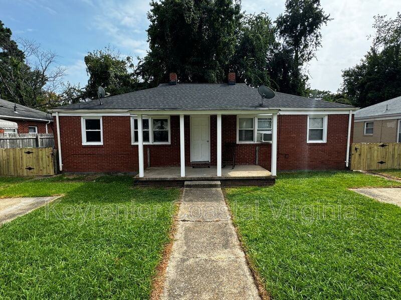 211 Rogers Ave #B
