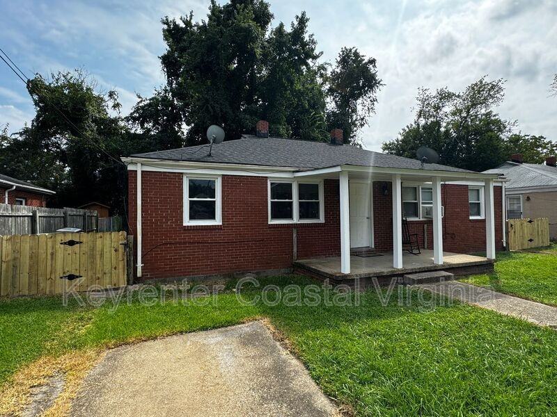211 Rogers Ave #B - Photo 2 of 16