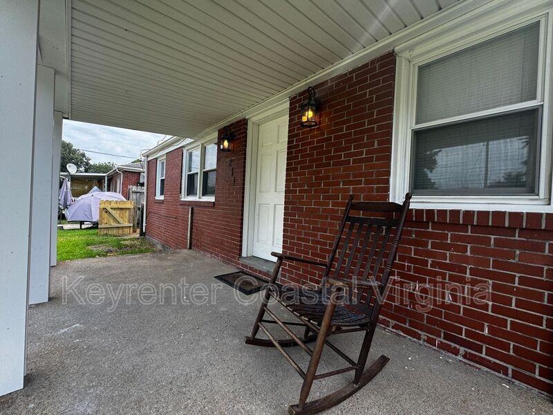 211 Rogers Ave #B - Photo 3 of 16