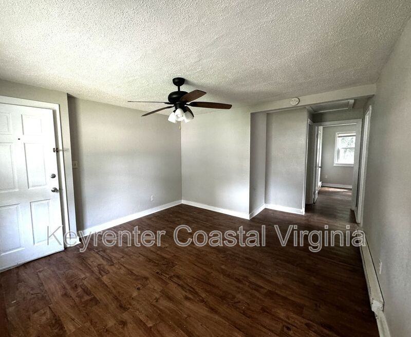 211 Rogers Ave #B - Photo 4 of 16