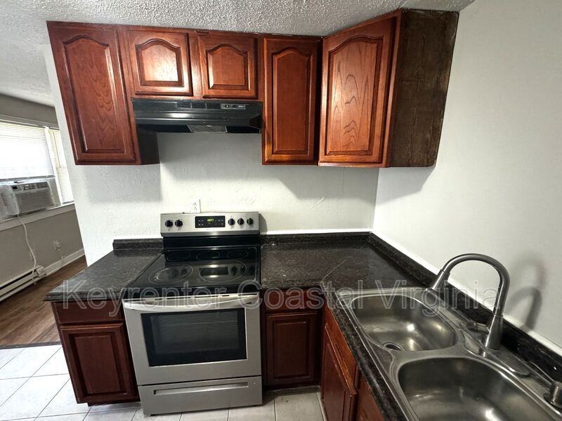 211 Rogers Ave #B - Photo 6 of 16