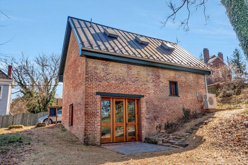 211 Lewis St - Photo 3 of 27