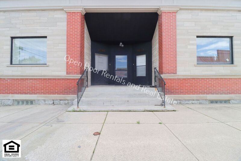 111 1/2 E King St - Photo 2 of 13