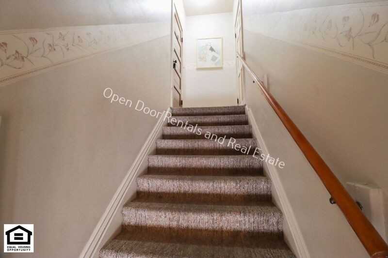 111 1/2 E King St - Photo 3 of 13