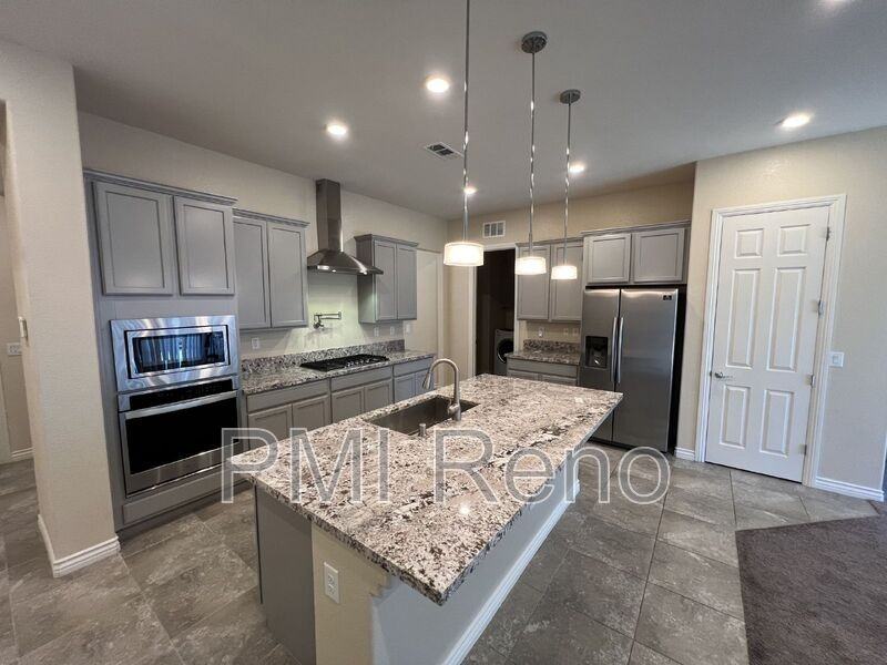 8378 Simsbury Dr - Photo 2 of 32