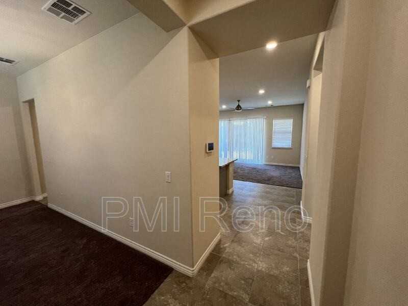 8378 Simsbury Dr - Photo 4 of 32