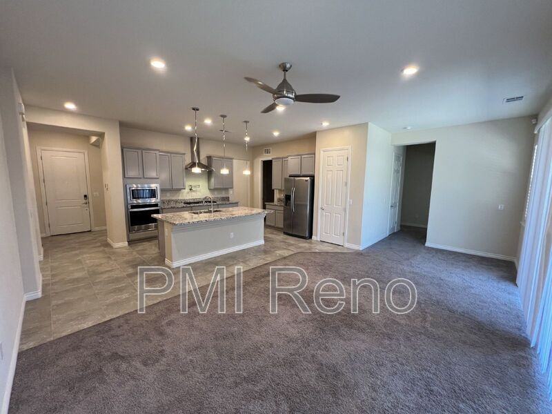 8378 Simsbury Dr - Photo 7 of 32