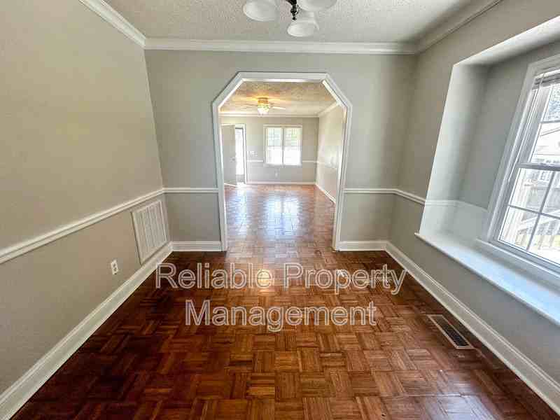 61 S Sussex Dr - Photo 2 of 14