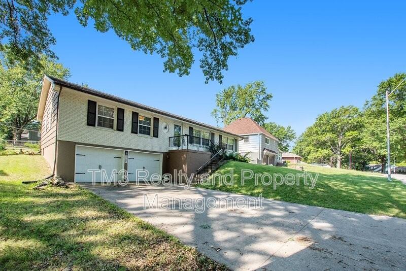 4313 E 108th St - Photo 2 of 27