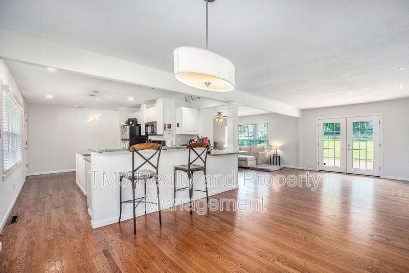 4313 E 108th St - Photo 3 of 27