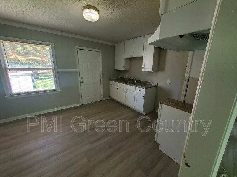 2125 E Seminole St - Photo 5 of 17