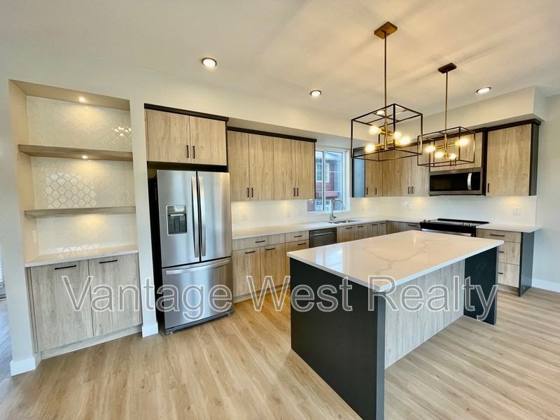 2701 South Gellatly Rd - Photo 2 of 30