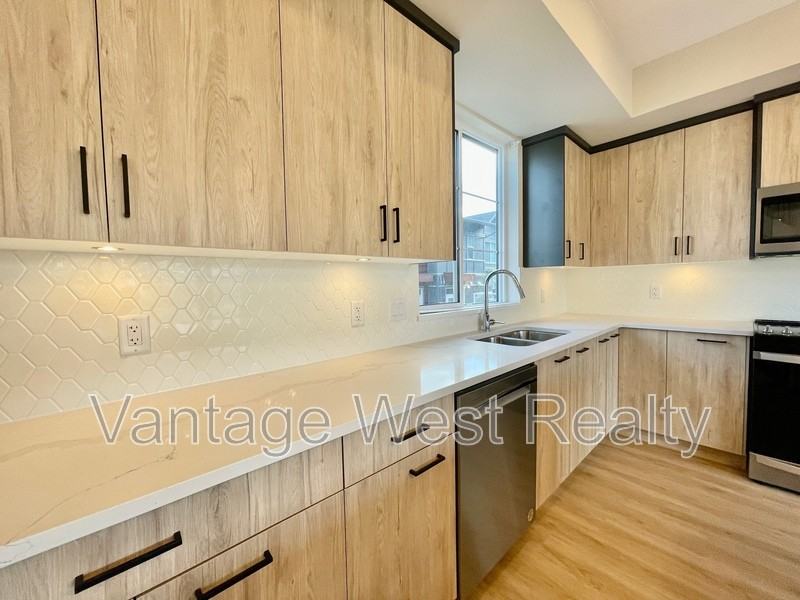 2701 South Gellatly Rd - Photo 5 of 30