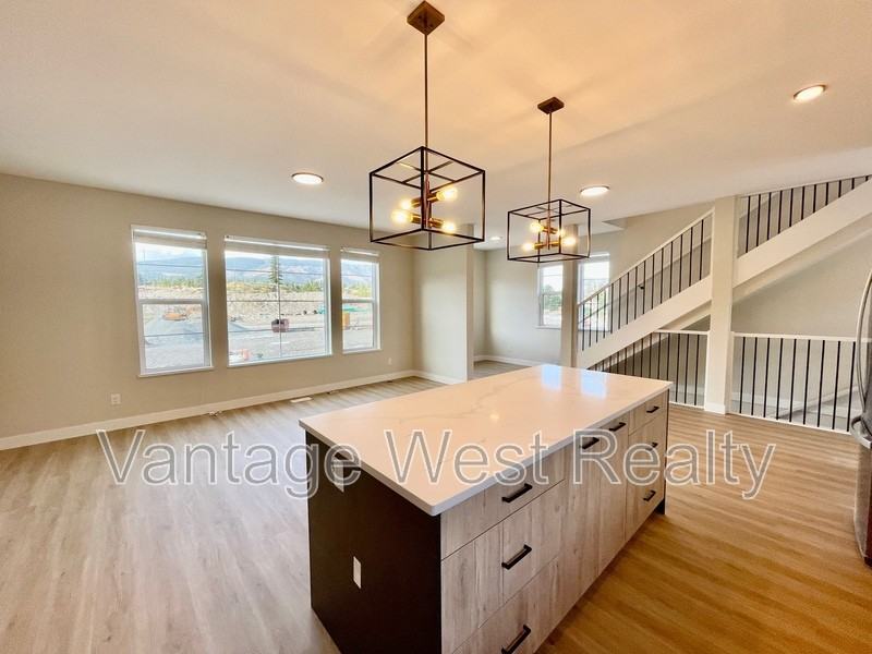 2701 South Gellatly Rd - Photo 6 of 30