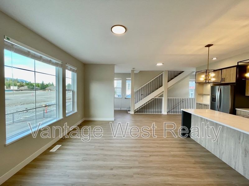 2701 South Gellatly Rd - Photo 7 of 30