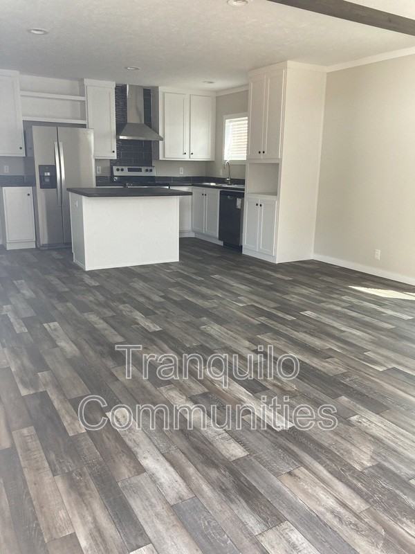 247 Caroline Ln - Photo 3 of 13