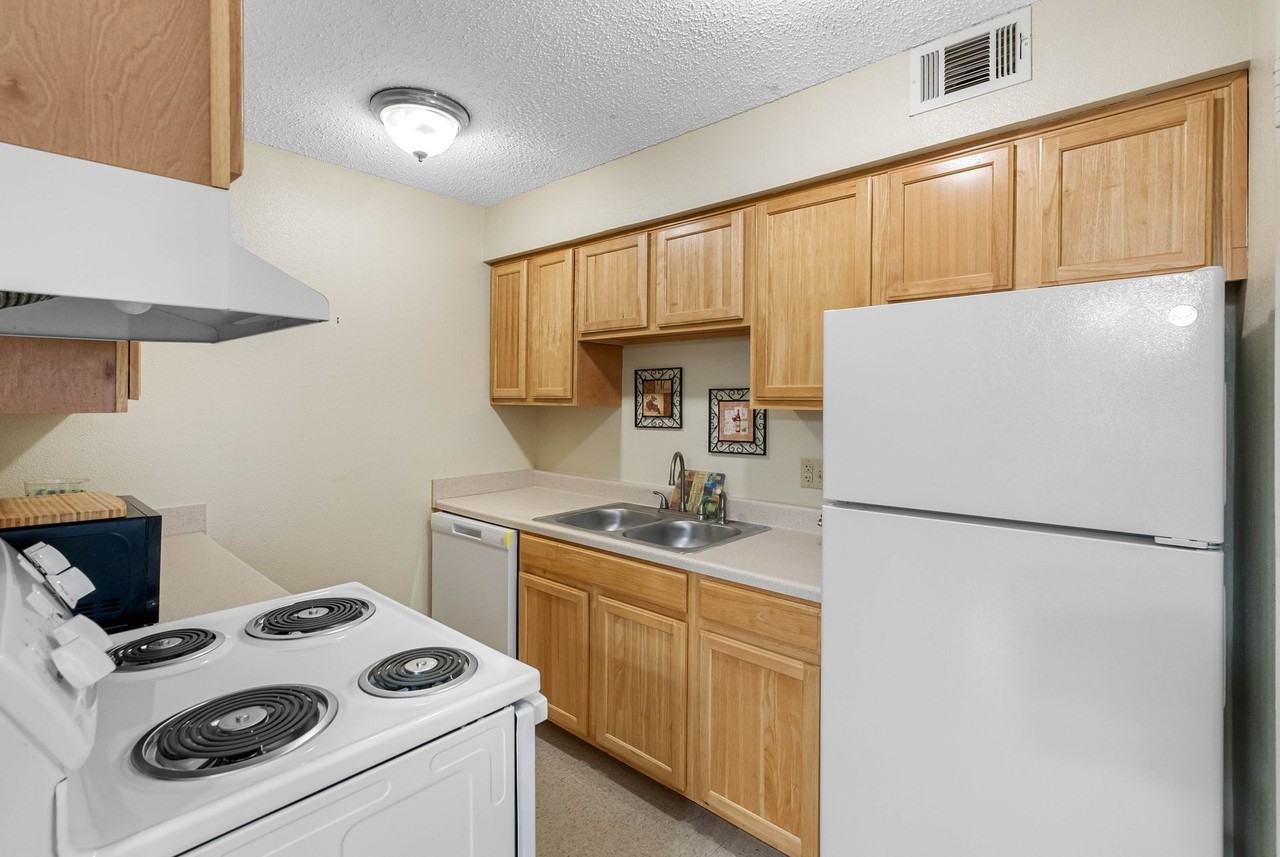 Park East Apartments - Photo 4 of 50