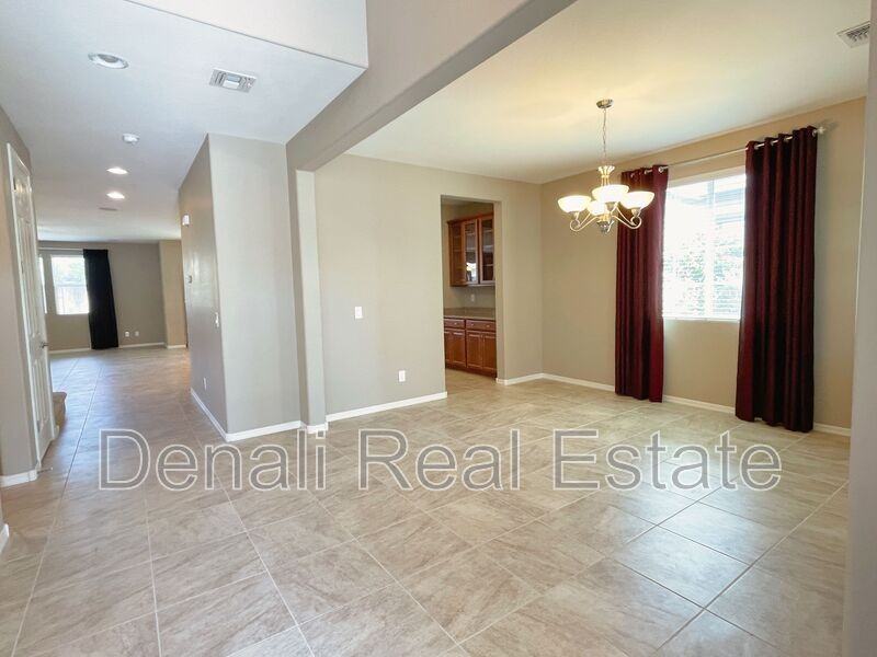 14872 W Voltaire St - Photo 3 of 48