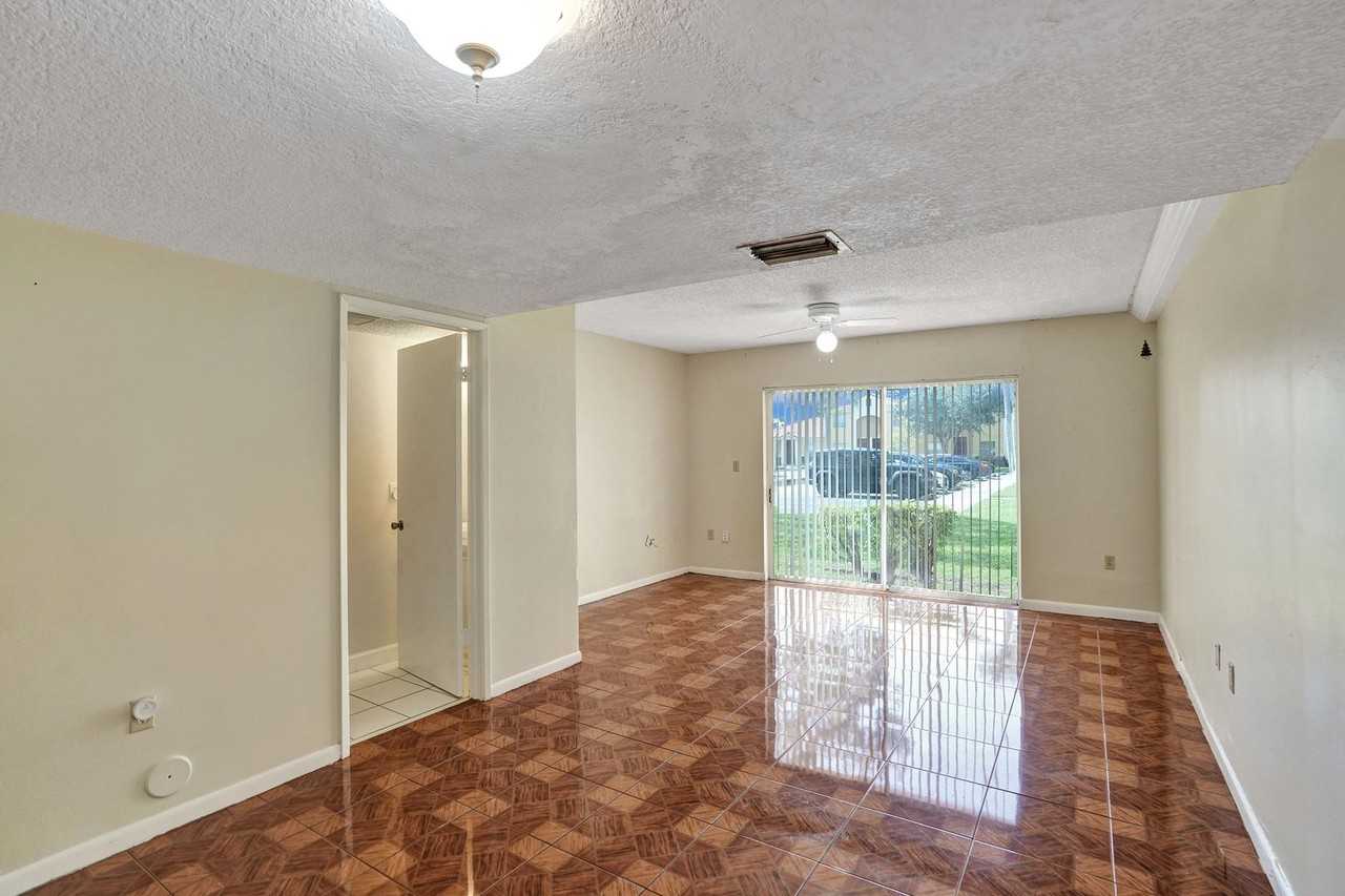 3861 Nw 90th Ave #3861 - Photo 3 of 48