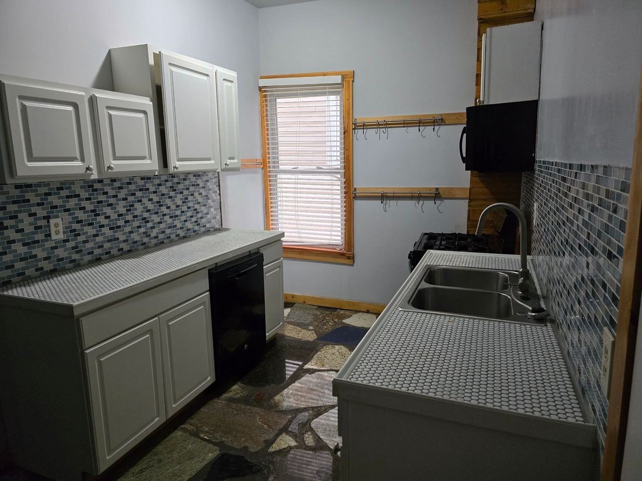 749 Morgan St - Photo 3 of 18