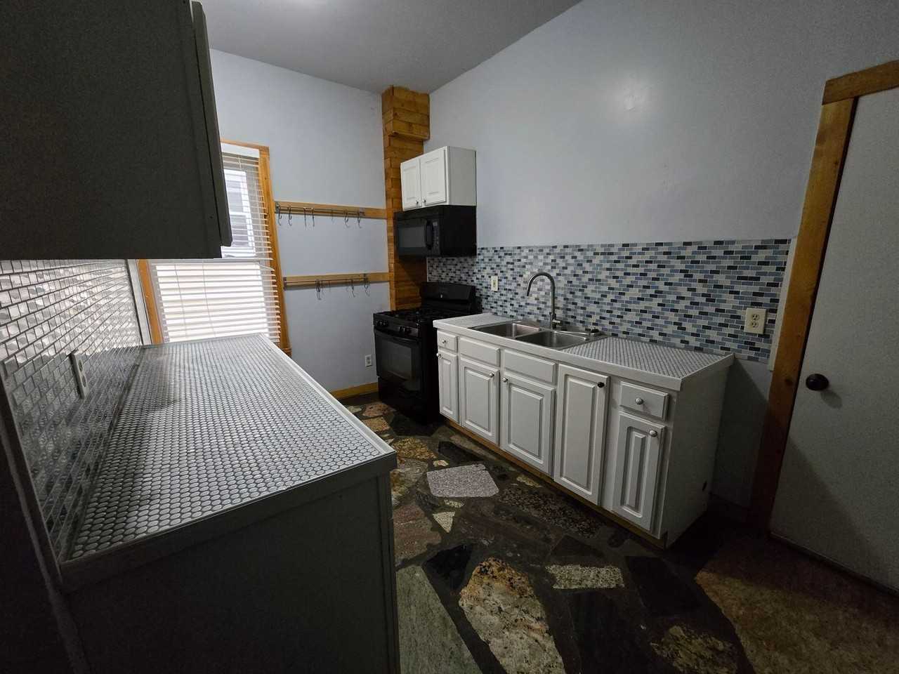749 Morgan St - Photo 4 of 18