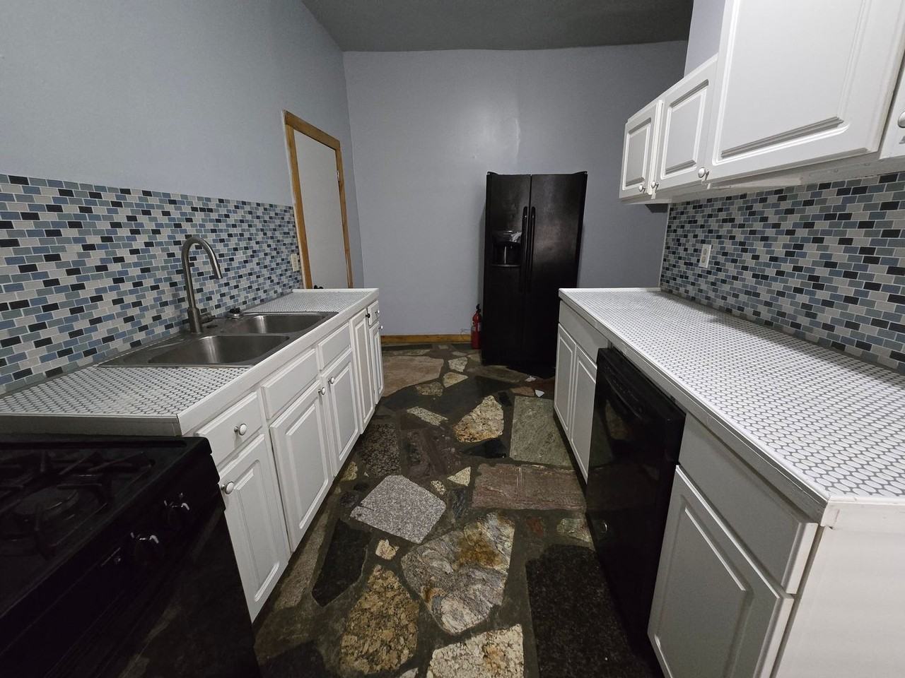749 Morgan St - Photo 2 of 18
