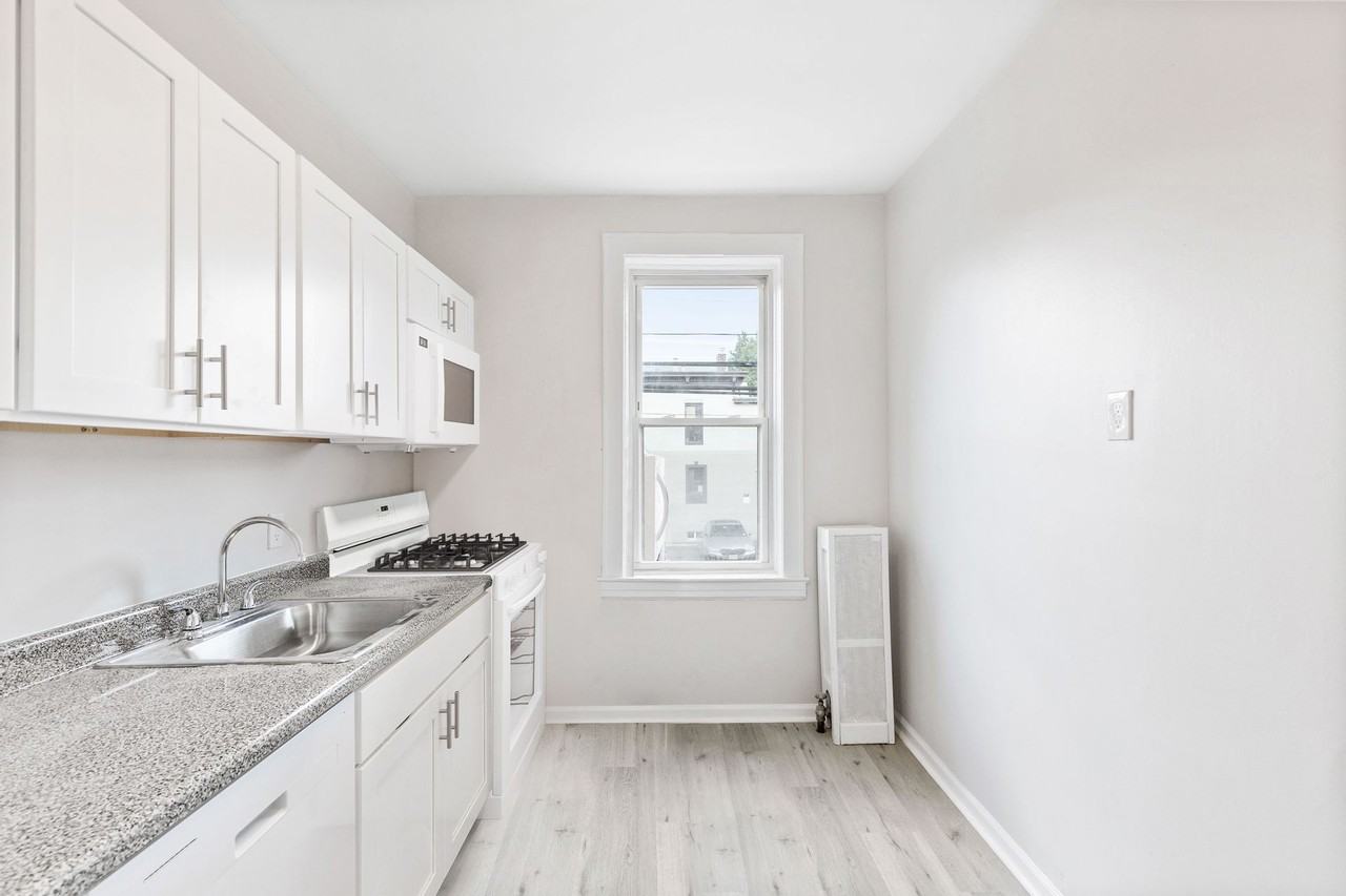 33 Franklin Place Apartments - Photo 3 of 7