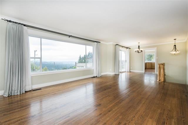 565 Saint Andrews Road - Photo 4 of 24