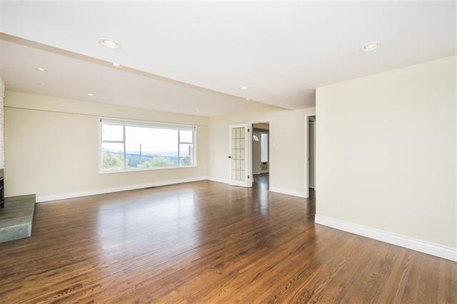 565 Saint Andrews Road - Photo 5 of 24