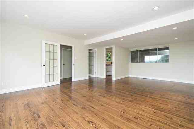 565 Saint Andrews Road - Photo 6 of 24